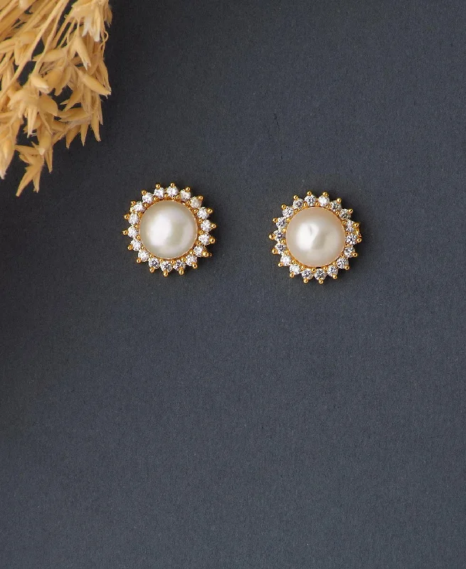 women fashion earrings -Elegant Real Pearl Stud Earring