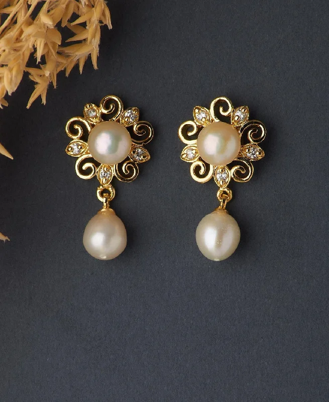 women star-shaped earrings -Floral White Pearl Hanging Earring