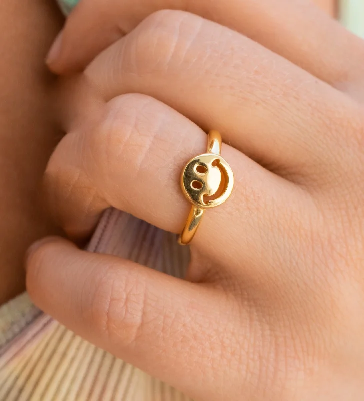 women stackable rings -Smile Ring | Gold