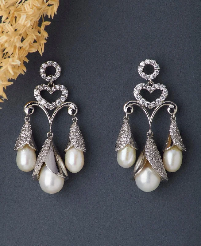 women star-shaped earrings -Graceful Heart Pearl hanging Earring